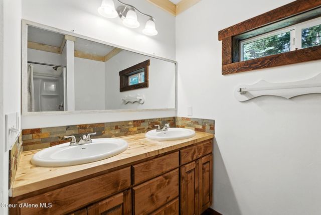 76 Shadow Valley Ln, Clark Fork, ID 83811