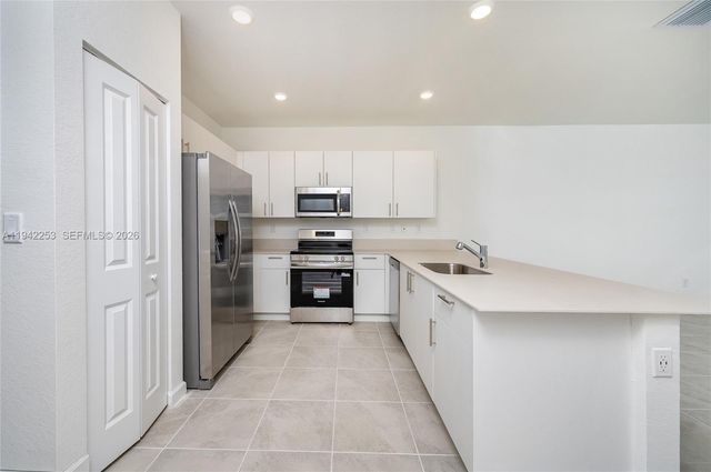 2747 SE 26th Rd 2747, Homestead, FL 33035