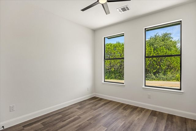 5915 Black Pine Circle, Granbury, TX 76048