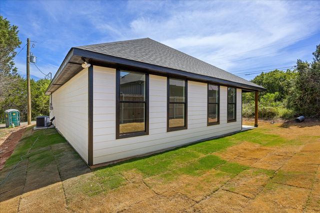 5915 Black Pine Circle, Granbury, TX 76048