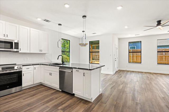 5915 Black Pine Circle, Granbury, TX 76048