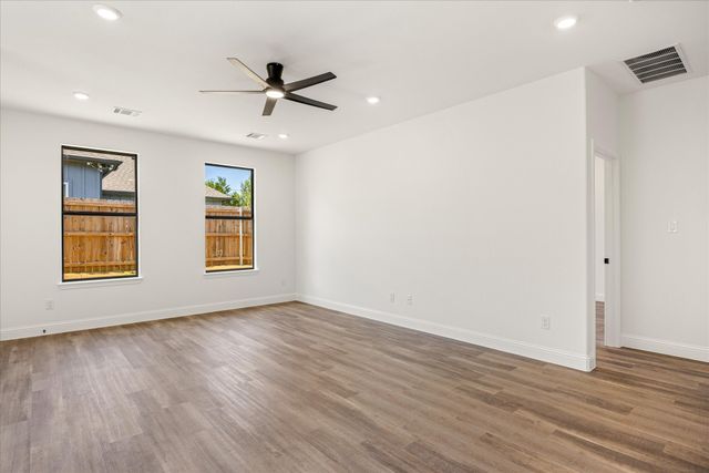 5915 Black Pine Circle, Granbury, TX 76048