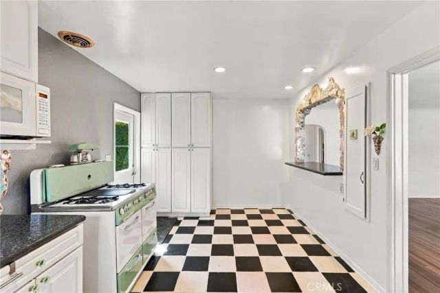 1100 E Whiting Avenue, Fullerton, CA 92831