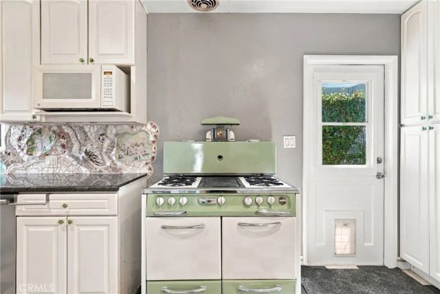 1100 E Whiting Avenue, Fullerton, CA 92831