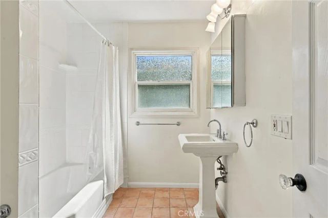 1100 E Whiting Avenue, Fullerton, CA 92831