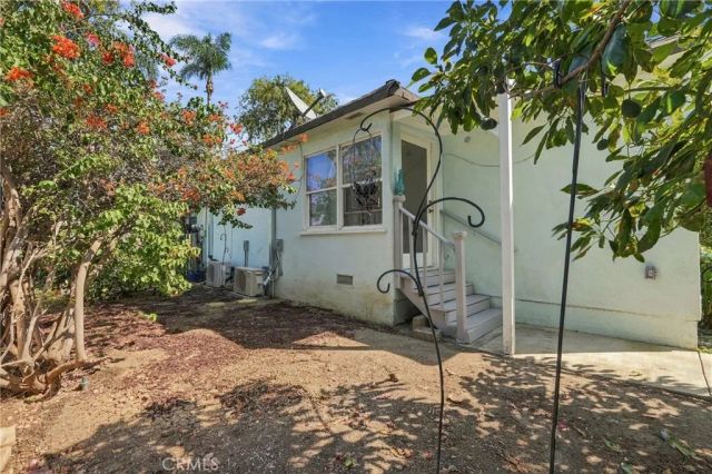 1100 E Whiting Avenue, Fullerton, CA 92831