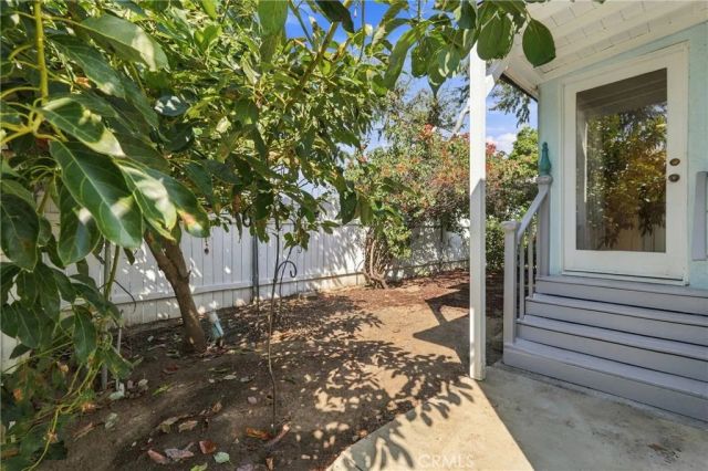1100 E Whiting Avenue, Fullerton, CA 92831