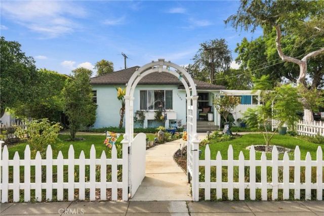 1100 E Whiting Avenue, Fullerton, CA 92831