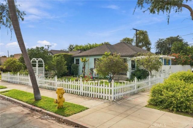 1100 E Whiting Avenue, Fullerton, CA 92831