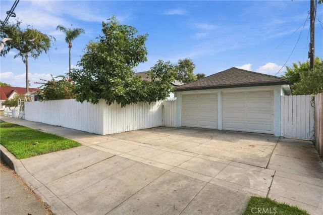 1100 E Whiting Avenue, Fullerton, CA 92831