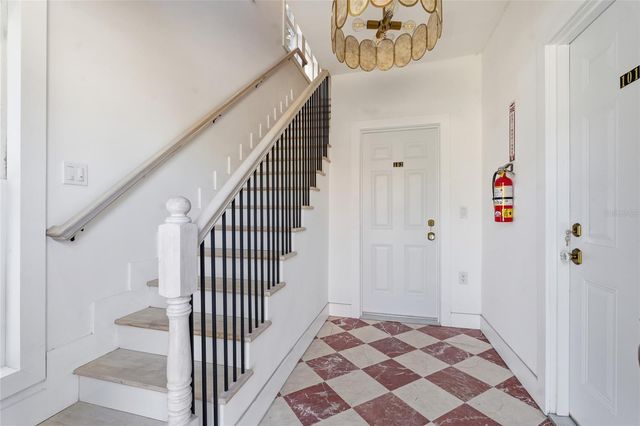 326 6TH AVENUE N 102, St Petersburg, FL 33701