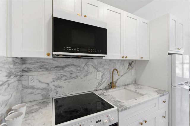 326 6TH AVENUE N 102, St Petersburg, FL 33701