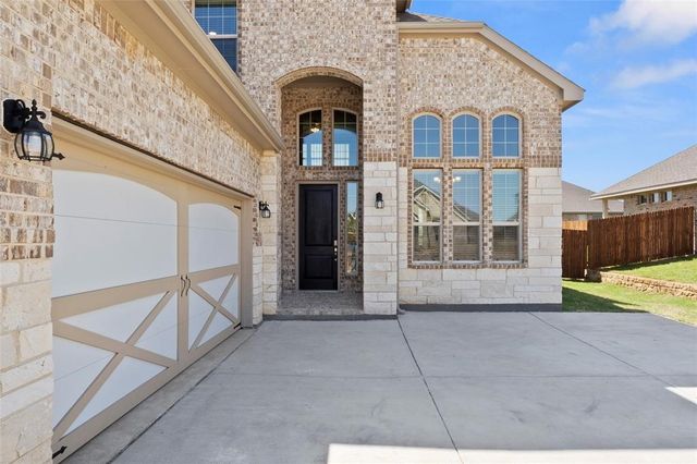 1105 Whispering Hill Drive, Mansfield, TX 76063