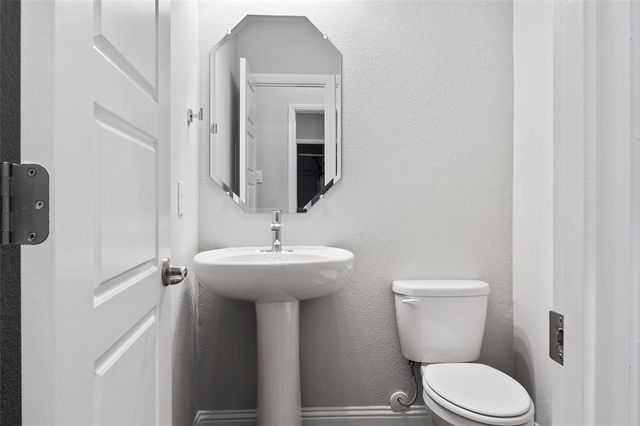 1105 Whispering Hill Drive, Mansfield, TX 76063