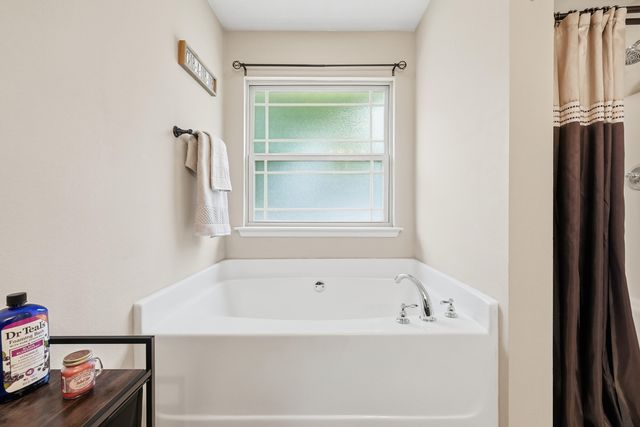 516 Grandridge Drive, Crestview, FL 32539