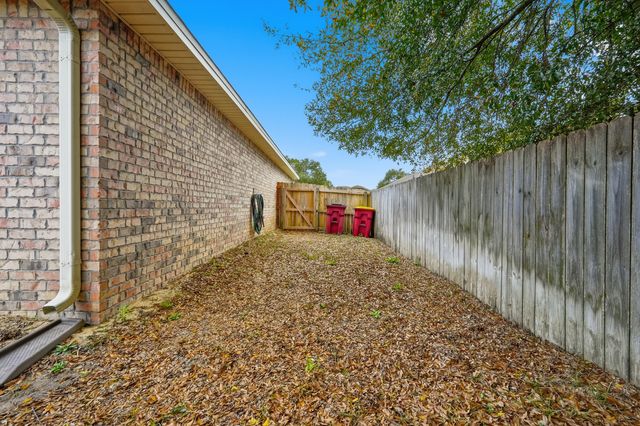 516 Grandridge Drive, Crestview, FL 32539