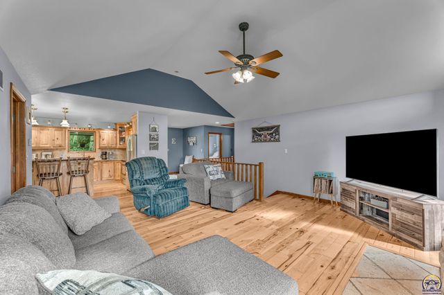 8425 NE Marple RD, Topeka, KS 66617