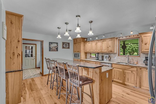 8425 NE Marple RD, Topeka, KS 66617