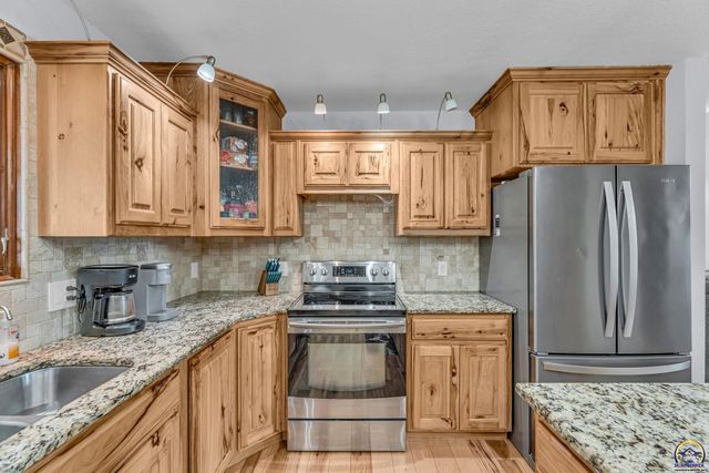 8425 NE Marple RD, Topeka, KS 66617