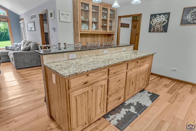 8425 NE Marple RD, Topeka, KS 66617