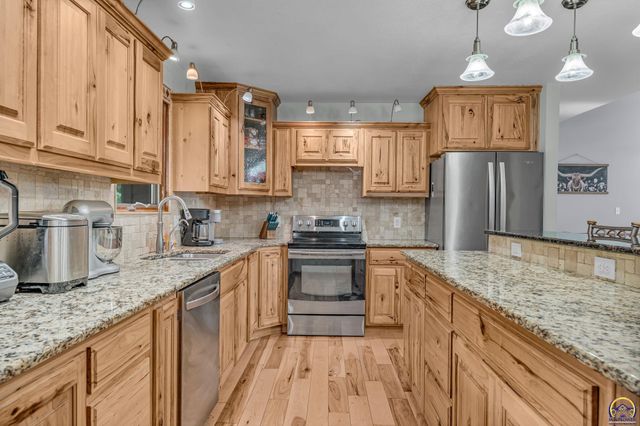 8425 NE Marple RD, Topeka, KS 66617