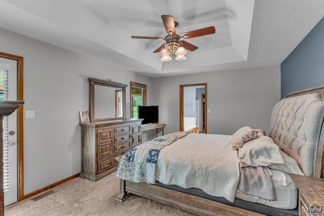 8425 NE Marple RD, Topeka, KS 66617
