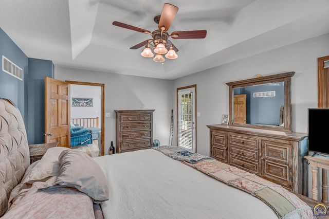 8425 NE Marple RD, Topeka, KS 66617