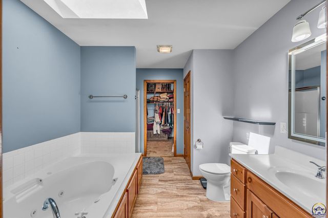 8425 NE Marple RD, Topeka, KS 66617