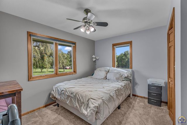 8425 NE Marple RD, Topeka, KS 66617