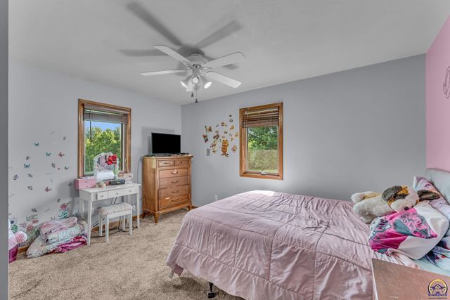 8425 NE Marple RD, Topeka, KS 66617