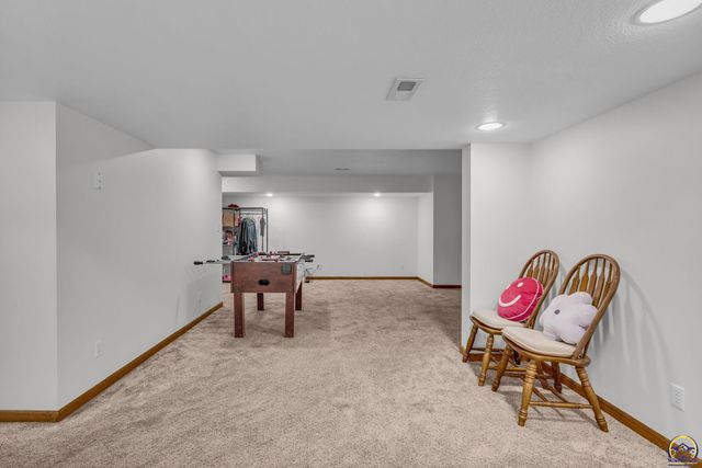 8425 NE Marple RD, Topeka, KS 66617
