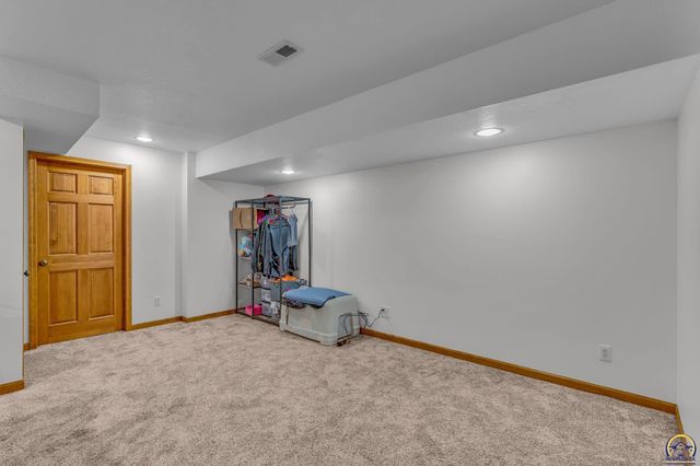 8425 NE Marple RD, Topeka, KS 66617