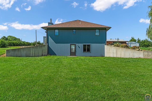 8425 NE Marple RD, Topeka, KS 66617