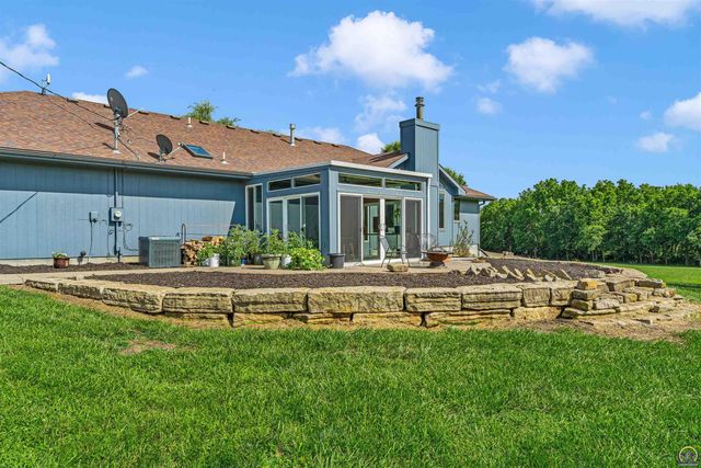 8425 NE Marple RD, Topeka, KS 66617