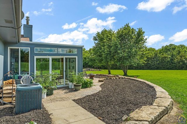8425 NE Marple RD, Topeka, KS 66617