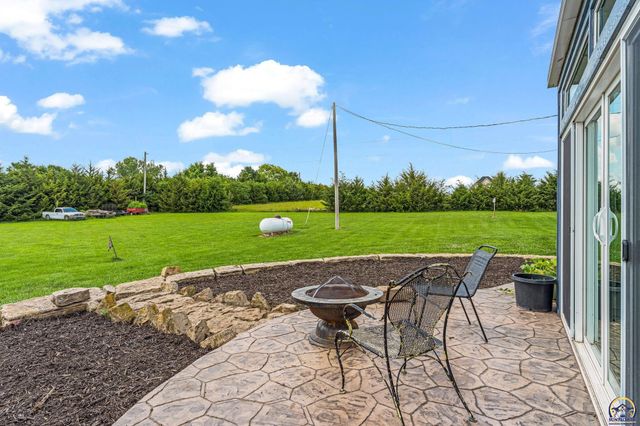 8425 NE Marple RD, Topeka, KS 66617