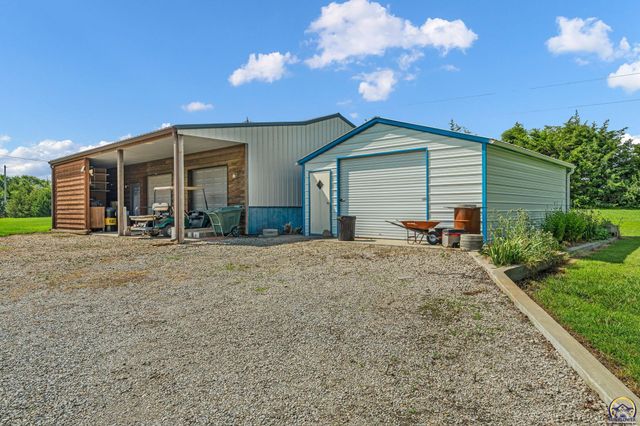 8425 NE Marple RD, Topeka, KS 66617