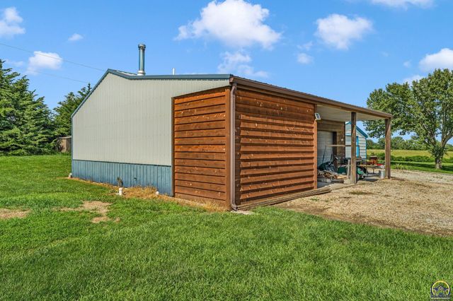 8425 NE Marple RD, Topeka, KS 66617