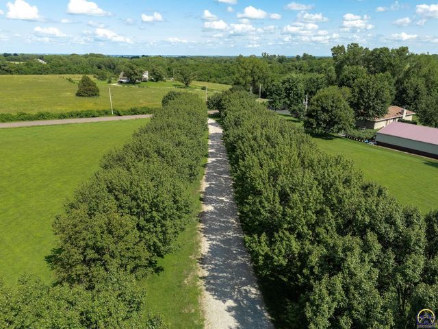 8425 NE Marple RD, Topeka, KS 66617