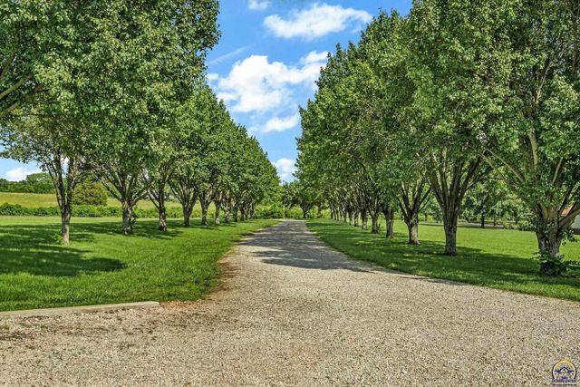 8425 NE Marple RD, Topeka, KS 66617