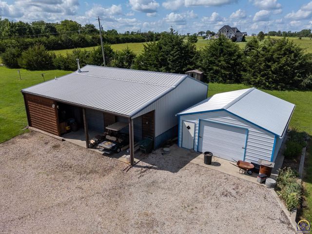 8425 NE Marple RD, Topeka, KS 66617