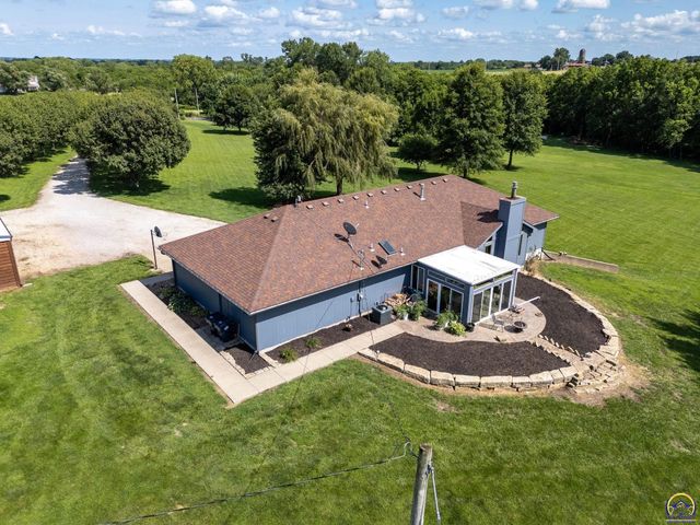 8425 NE Marple RD, Topeka, KS 66617