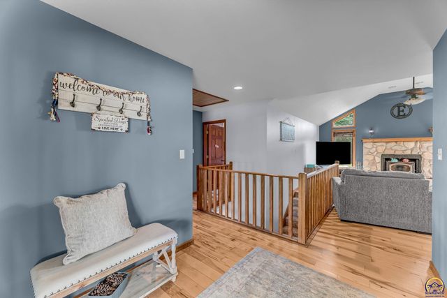 8425 NE Marple RD, Topeka, KS 66617