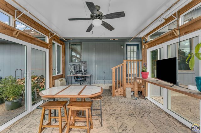 8425 NE Marple RD, Topeka, KS 66617