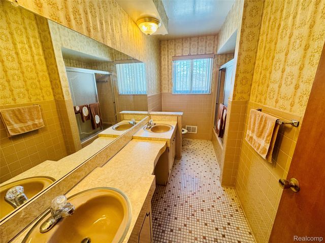 26032 Falmouth Drive, Warren, MI 48089