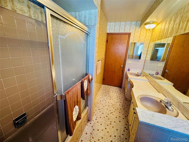 26032 Falmouth Drive, Warren, MI 48089