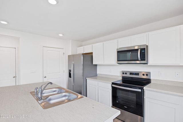 284 Zelcova Dr, Eminence, KY 40019