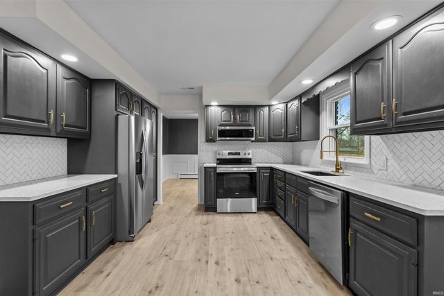 3401 TALLY HO Drive, Kokomo, IN 46902