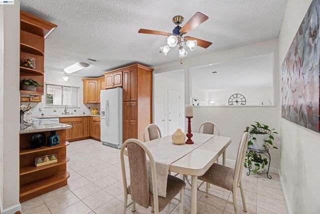 6364 Honeysuckle Dr, Newark, CA 94560