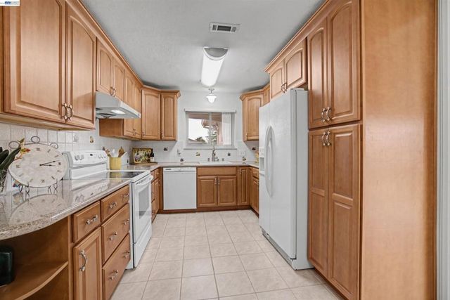 6364 Honeysuckle Dr, Newark, CA 94560